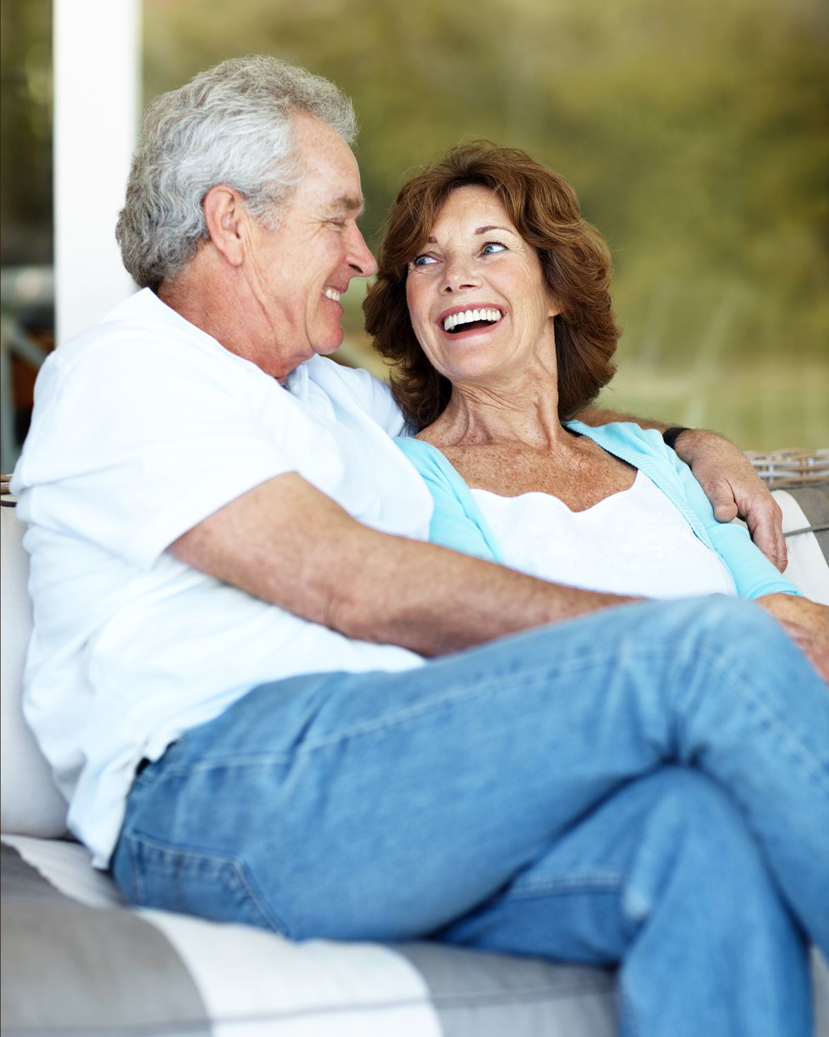 Older couple relaxing together at home, enjoying everyday life during home health recovery in Los Angeles